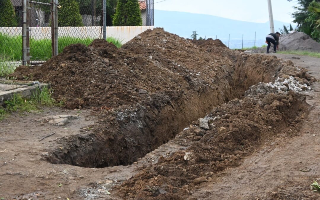 Dimos inicio a los trabajos de la obra denominada “CONSTRUCCIÓNDE DRENAJE SANITARIO y RED DE AGUA ENTUBADO” en Cerrada Solodaridad, Colonia el “Tepiolol”.